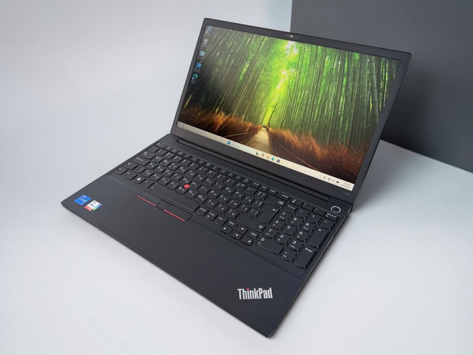 Lenovo ThinkPad E15 FHD i5-1235U 16GB 512GB SSD Iris Xe Graphics Перфектен! Гаранция!