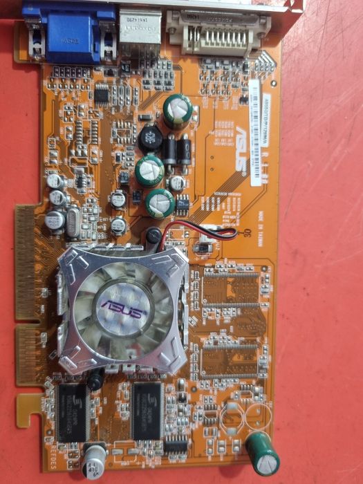 Se vinde urgent lot piese pc