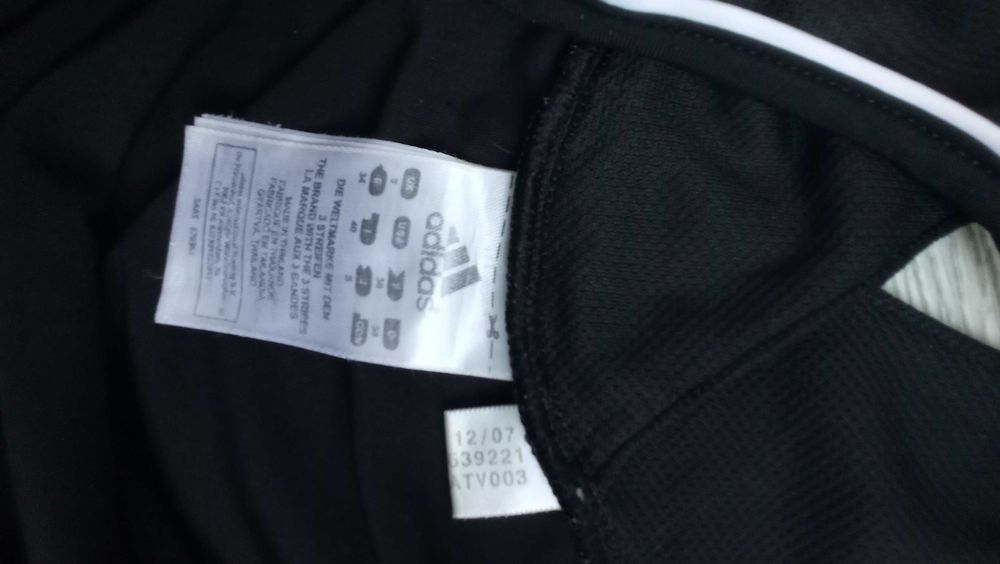 Adidas спортен топ 34р-р, It. 40 в черно, бяло