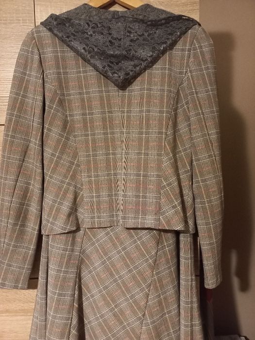 Костюм в две части с пола под коленете на Люсил.