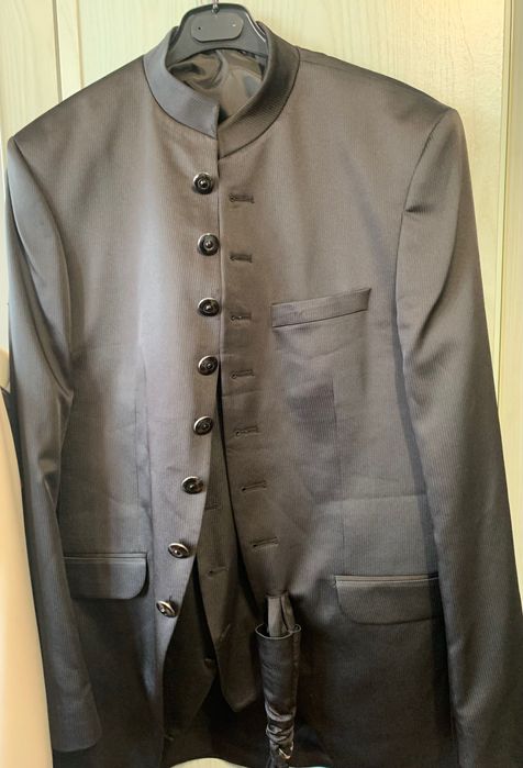 Vând costum de bărbați