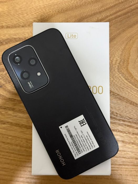 HONOR 200.