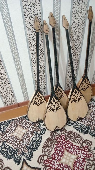 Казахский национальный домбыра сатылады