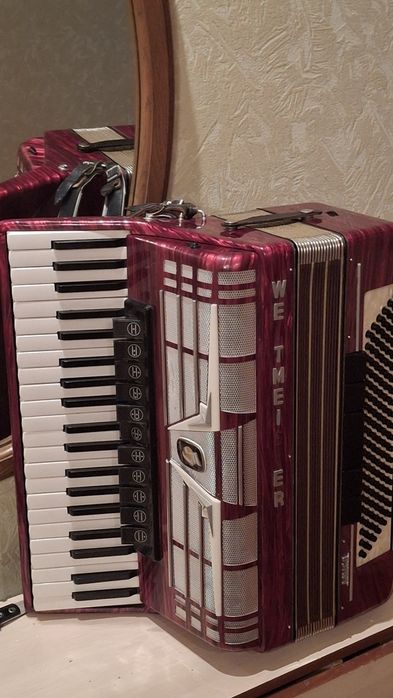 Продам аккордеон немецкий
