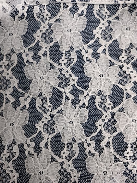 Продам белый гипюр.