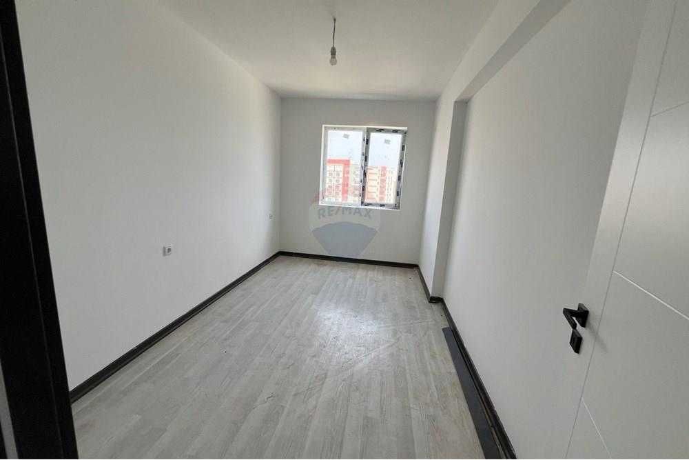 Продава се Двустаен апартамент в Шумен, Добруджански - 54 кв.м за 1455 €/кв.м - Снимка #4