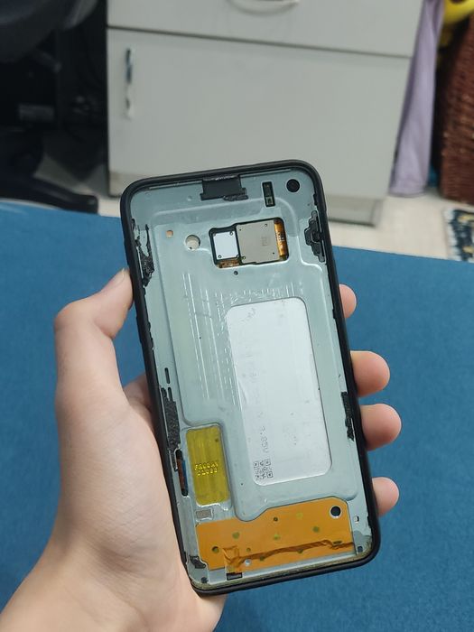 Samsung s10e продам