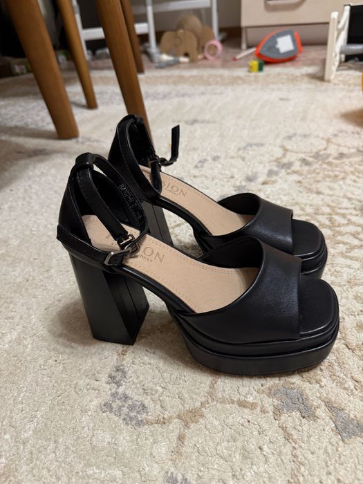 Босоножки, 36 размер  туфли на каблуке, чёрные