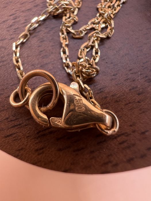 Продам золотую цепочку - подвеску.