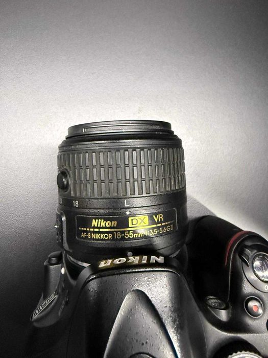 Aparat foto DSLR Nikon D5200 + obiectiv Nikkor 18-55mm