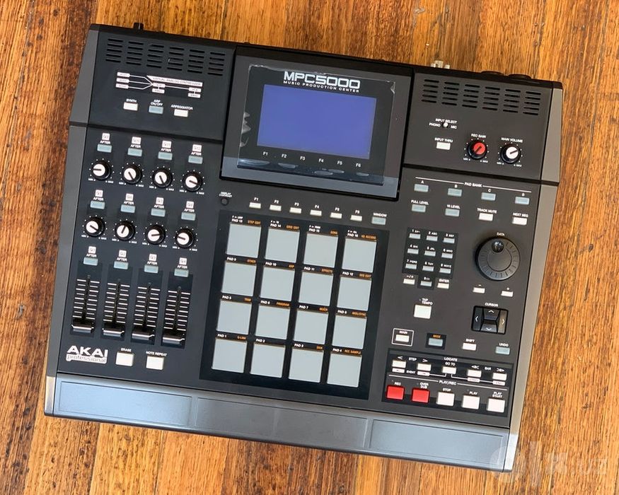 Akai MPC 5000 в Идеальном состоянии: 900 у.е. - Синтезаторы Ташкент на Olx