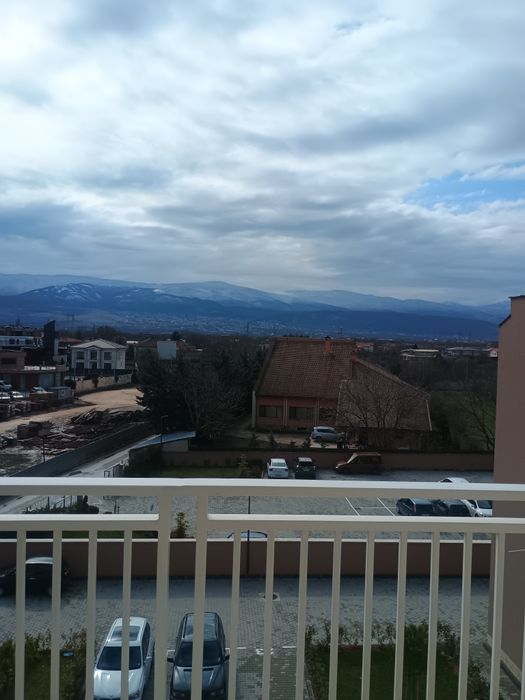 Двустаен обзаведен с панорама и партерен гараж от собственик