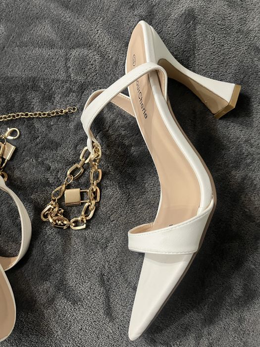 Sandale pentru evenimente albe cu accesoriu