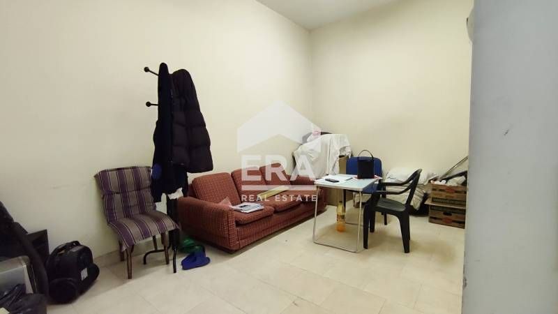 Сграда с разработен бизнес в гр. Банско