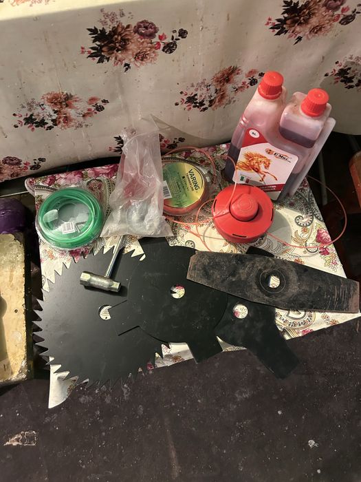 Motocoasa,3.5 C.P., preț: 250 lei. Necesită reglaj.