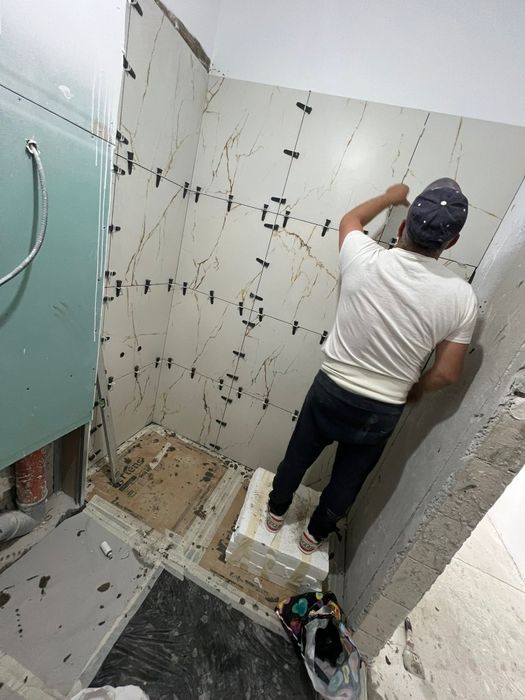 Echipă de Meseriași executam lucrări