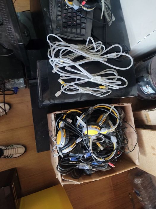 Kompyuterlar sotiladi 10 ta dona hamma narsasi bor komplekt