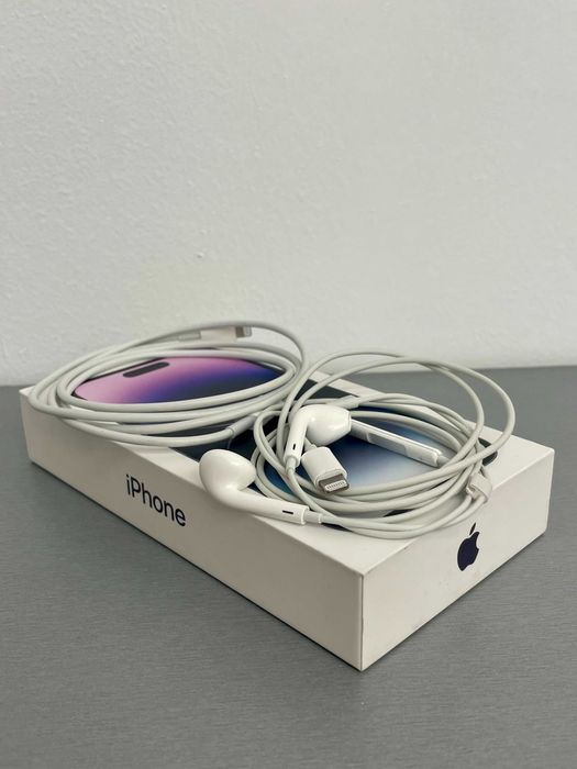 Оригинални iPhone слушалки, lightning кабел и кутия