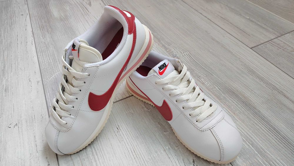 Бели кожени дамски маратонки NIKE CORTEZ размер EUR38