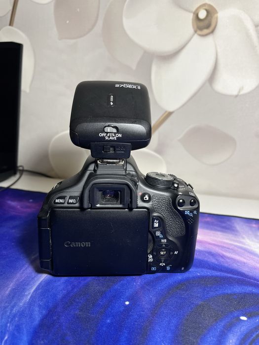На продаже Canon EOS 600D полный комплект