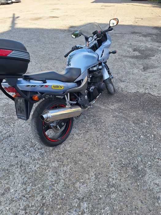 Vând motocicleta Kawasaki ZR-7S, 2003.