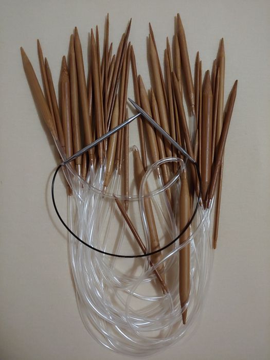 Set pentru tricotat (cercuri, ustensile, andrele, fir)