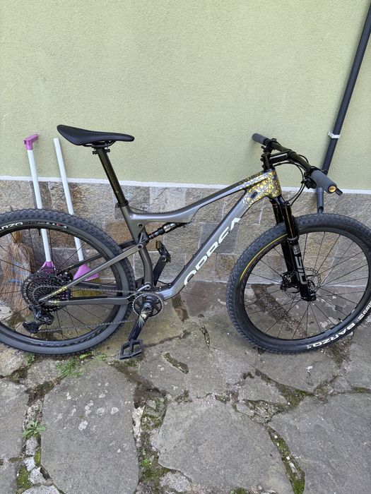 Orbea Oiz M-Team карбонов XC велосипед