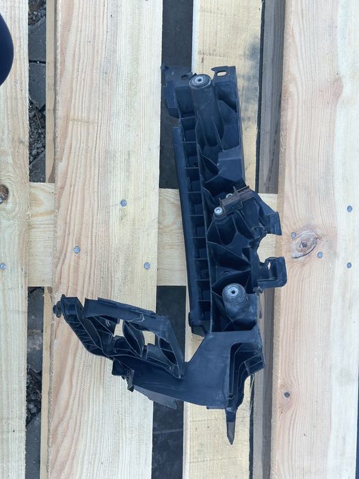 Стойка фар AUDI Q5 SQ5 8R0805608