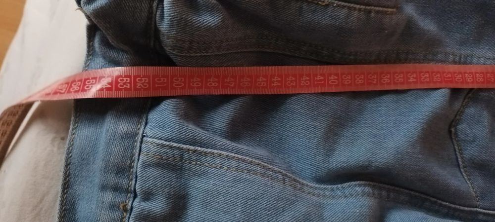 Geaca de blugi superba  imblanita cu gluga marimea xl format oversize