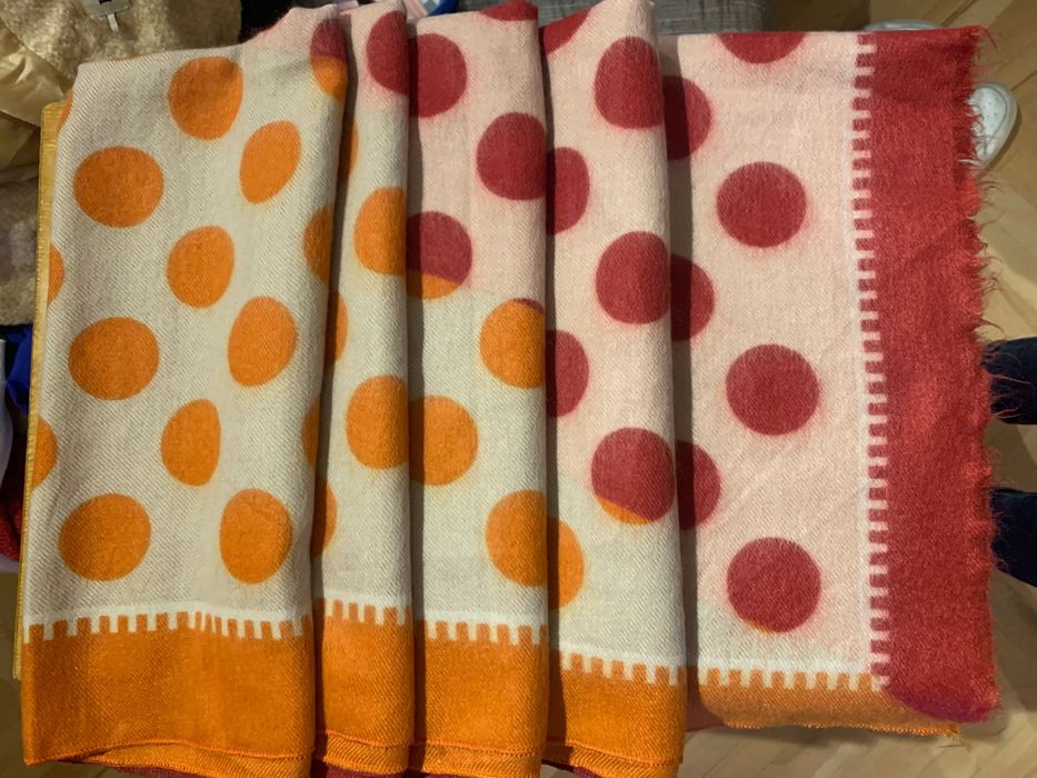 Разкошен шал с десен точки( вълна и вискоза)