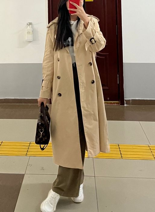 Тренч бежевый…..