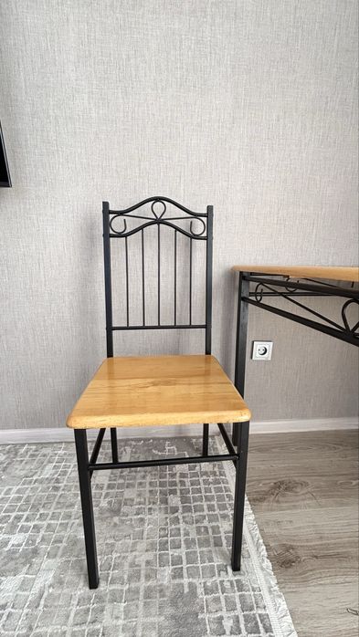 Продам кухонный стол