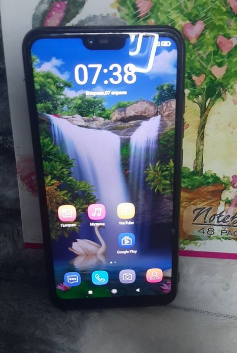 Продам рабочий телефон редми 5 + чехол с подставкой бонус