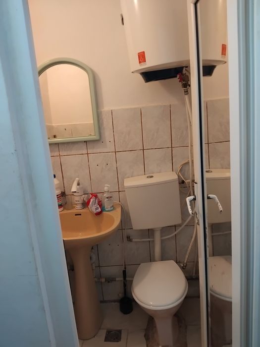 Închiriez garsoniera etaj 1