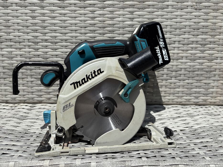 Circular makita DHS680