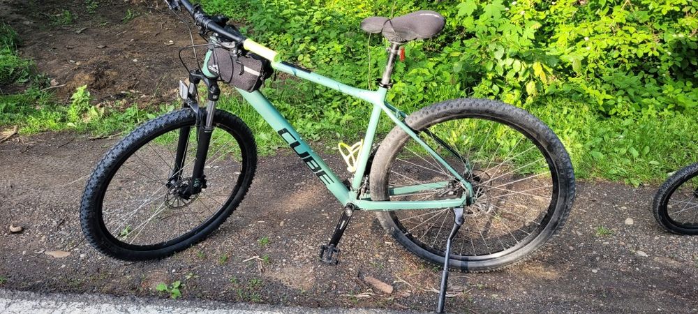 Vând Bicicleta cube
