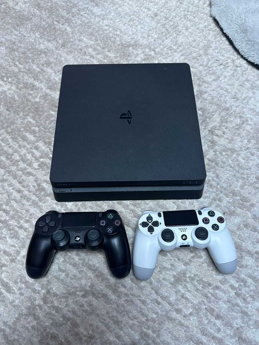 Playstation 4 Slim 1TB (PS4 Slim) + 2 manete + statie incarcare manete
