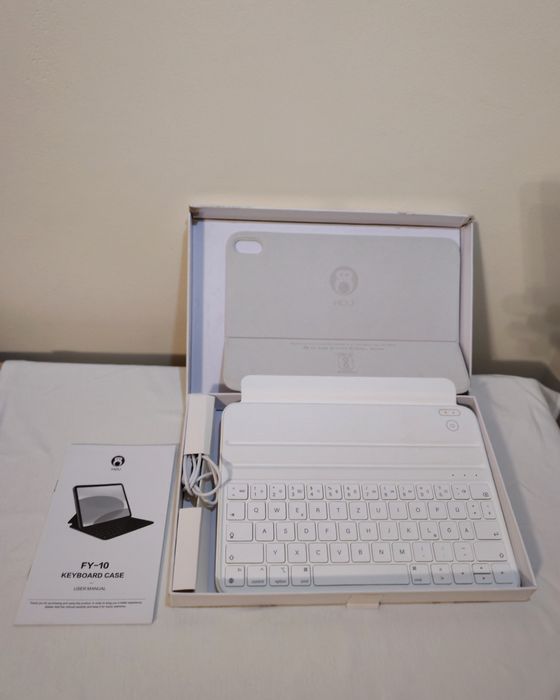 Husă tastatură Bluetooth HOU pentru iPad 10th & 11th Gen – Alb, Ergono