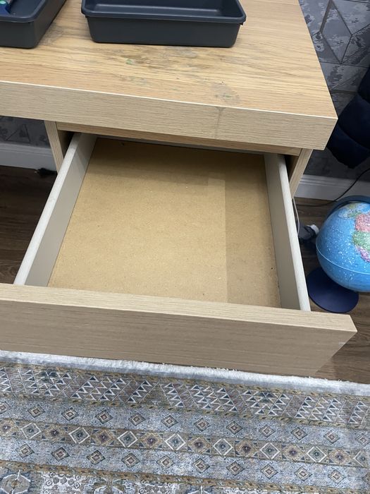 продаю стол из чистого дерева