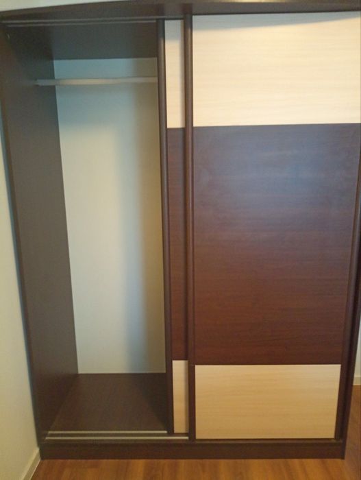 Двукрилен гардероб