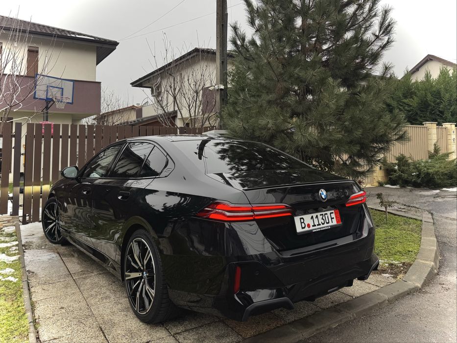 BMW 520D xDrive MHEV 2025/07 FULL M PRO 4x4 18.500KM ICONIC GLOW R20”