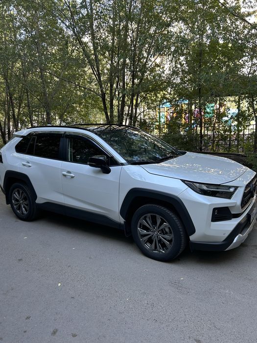 Продаю Toyota rav4