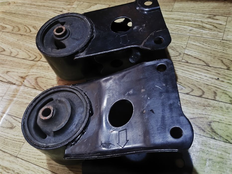 Продам подушки двигателя и коробки