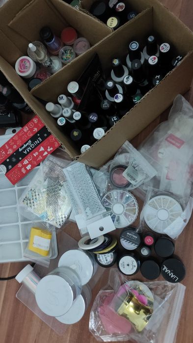 Продаю гель лаки и все для наращивание ногтей