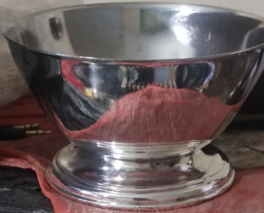 Продавам посребрена купичка за ядки бонбони и други