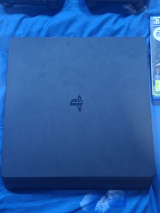 Playstation 4 slim