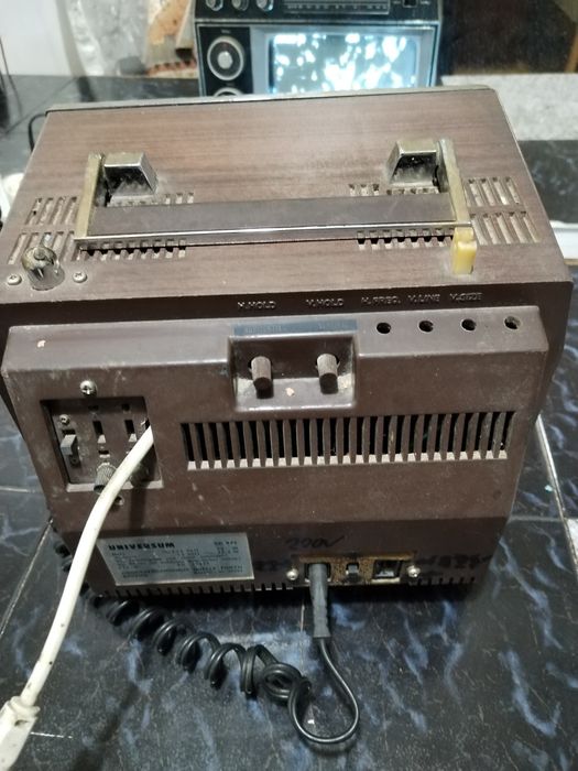 Universum Aiwa tv cu tub alb negru