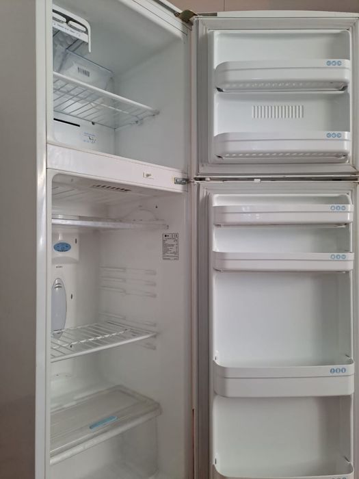 Холодильник с доставкой продам