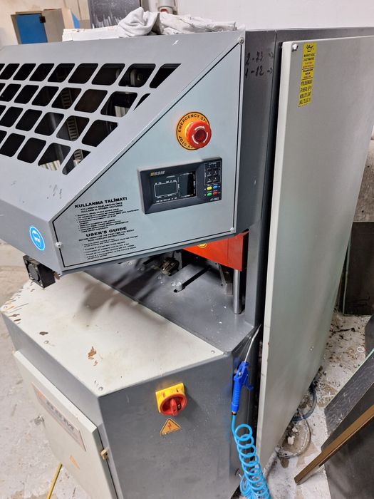 Utilaj automat de debavurat profile PVC