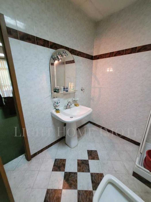 Продава се Многостаен апартамент в Пловдив, Кършияка - 220 кв.м за 1500 €/кв.м - Снимка #4